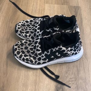 Adidas run swift women’s 6 excellent condition leopard cheetah